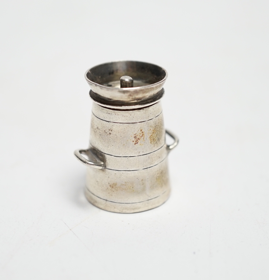 A late Victorian novelty silver pepperette, modelled as a milk churn, Saunders & Shepherd, Chester, 1898, 24mm.